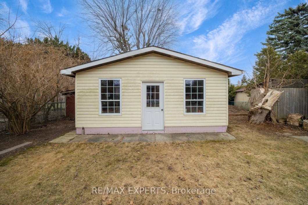 E12049986