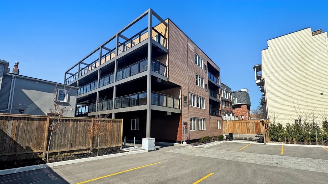E12066852